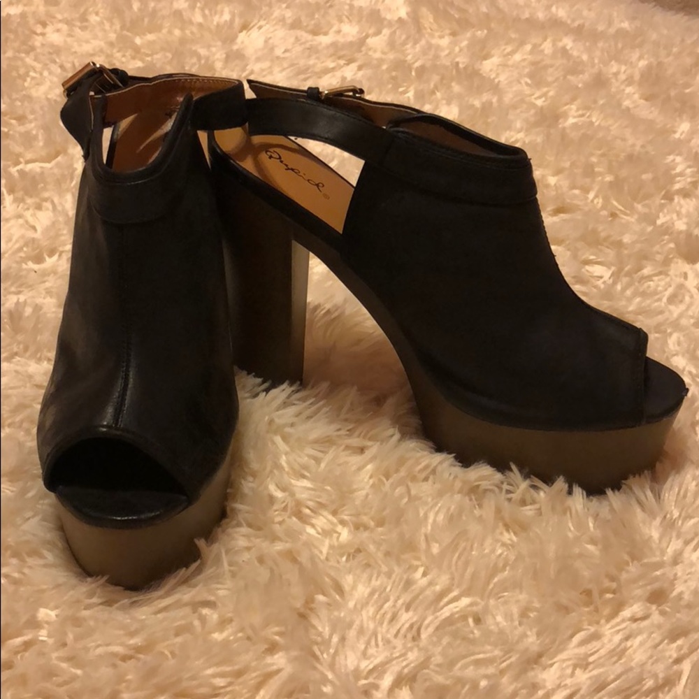 Qupid leather black heels!